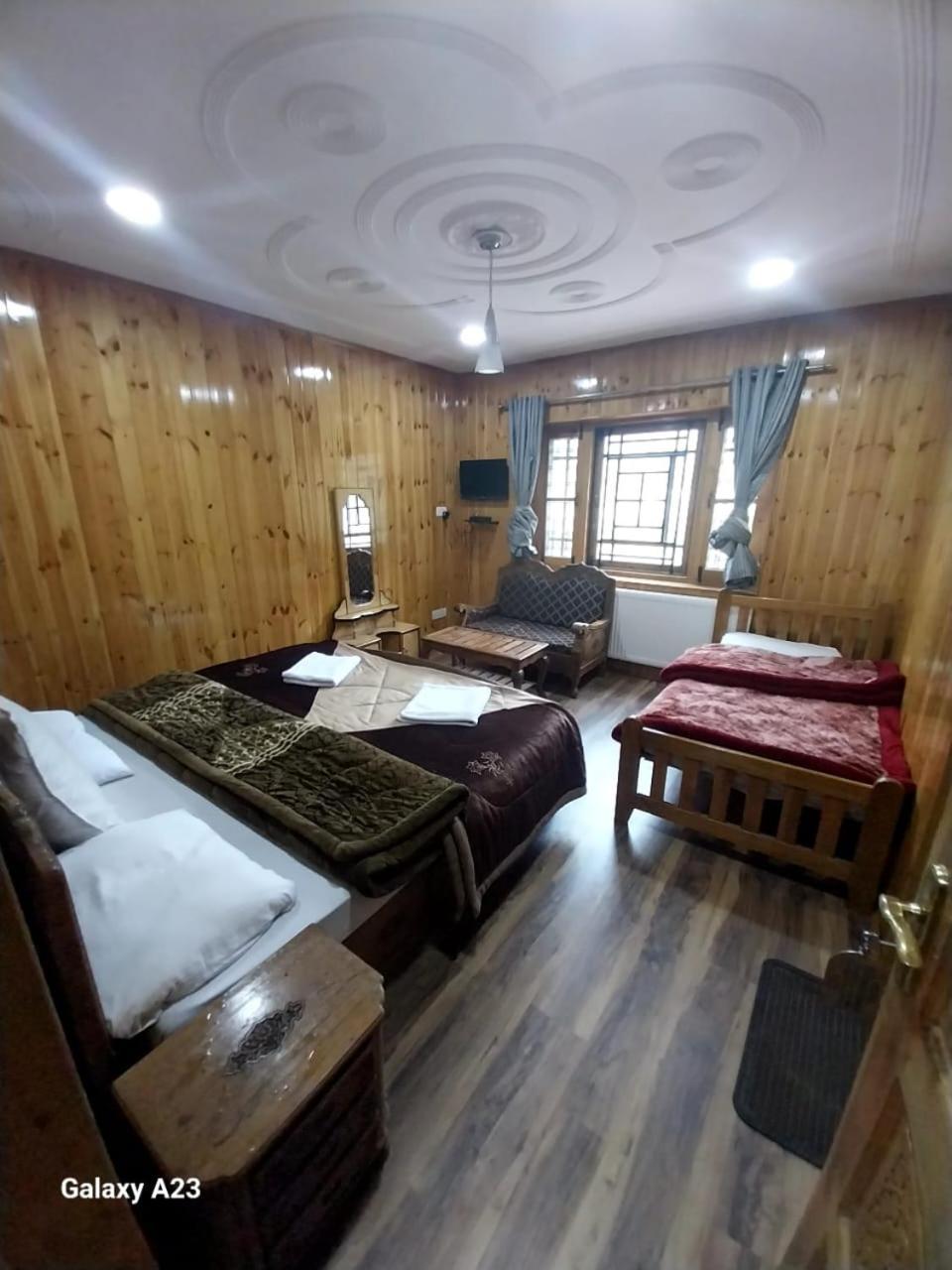 Hotel Barzman Sonāmarg Camera foto