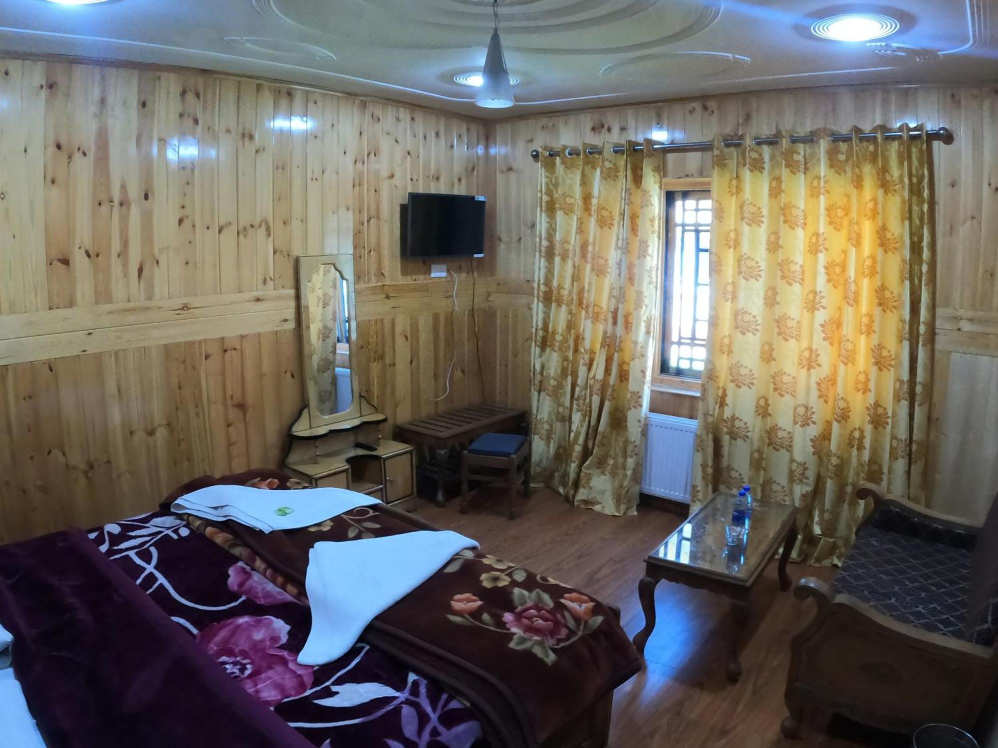Hotel Barzman Sonāmarg Esterno foto
